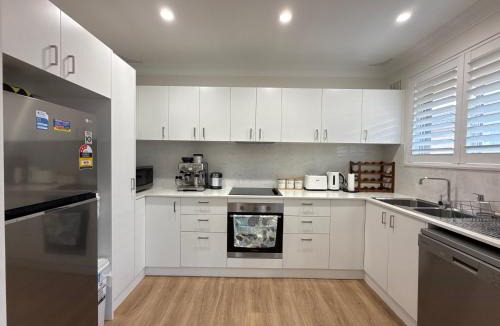 Coogee Apartment | Beachside Coogee Apt with Parking