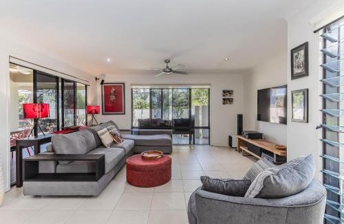 Casuarina Villa | Beachside Escape on Cottonwood