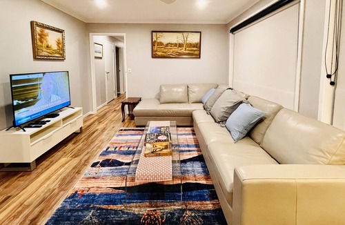 Penna House | Beachside home near Hobart airport