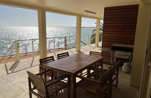 Ripon Apartment | Beachside & Jetty View 2 -Skippers Apartment