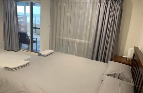 Ripon Apartment | Beachside & Jetty View 4 - First Mate Apt limited sea view