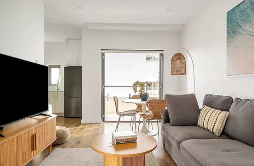 North Bondi Apartment | Beachside living just footsteps from Bondi Beach!