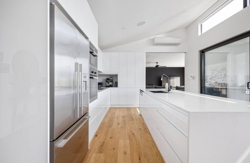 Mount Eliza House | Beachside Luxury with bay views.Mount Eliza