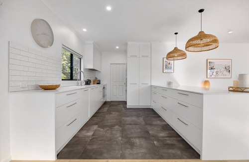 Blairgowrie House | Beachside Retreat Blairgowrie - Only 200m to the charming Blairgowrie Village and Bay beach