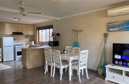 Rosebud House | Beachside Retreat - Rosebud