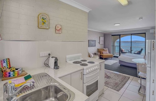 Batehaven Apartment | Beachside Studio Steps from Casey’s Beach