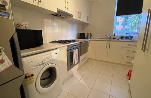 St Kilda West Apartment | Beautiful 2-bed Unit in St Kilda West w/Parking