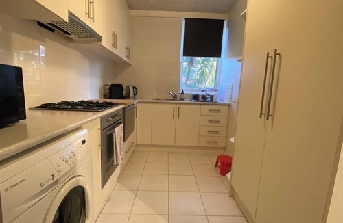 St Kilda West Apartment | Beautiful 2-bed Unit in St Kilda West w/Parking