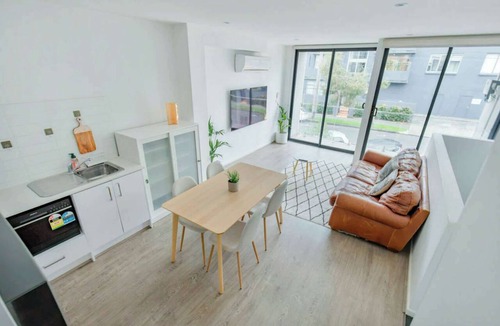 St. Kilda East Apartment | Beautiful 3BDR 2BA Townhouse in St Kilda East