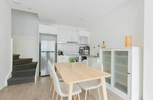 St. Kilda East Apartment | Beautiful 3BDR 2BA Townhouse in St Kilda East