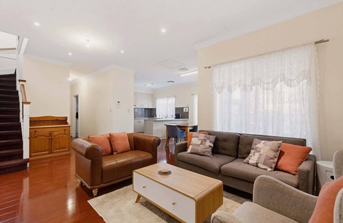 Seacombe Gardens House | Beautiful 4 Bedroom Home Near Marion & Flinders