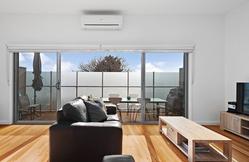 Tootgarook House | Beautiful beach escape, entire clean and stylish Townhouse! 200m walk from beac