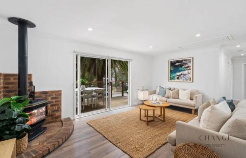 Berkeley Vale House | Beautiful Lakeview Retreat, Private Upper Level