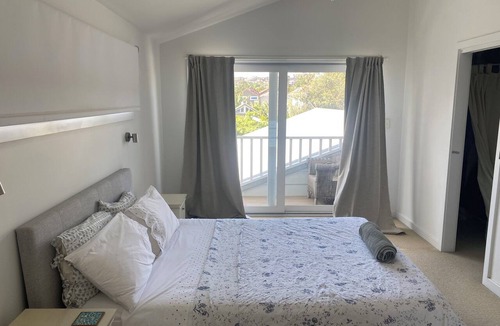 Manly House | Beautiful large bright and sunny manly beach house