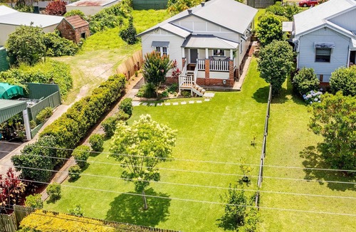 Maclean House | Beautiful Maclean Cottage