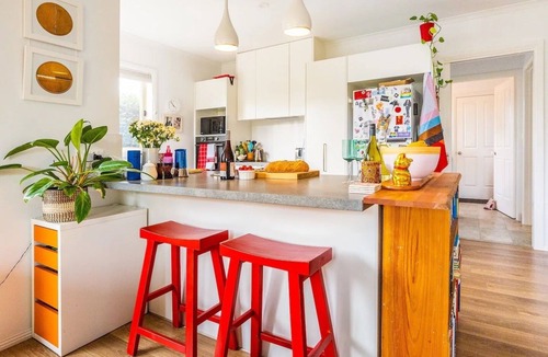 Manifold Heights House | Beautiful quiet home, Geelong West cafes – for families, LGBT guests, pets