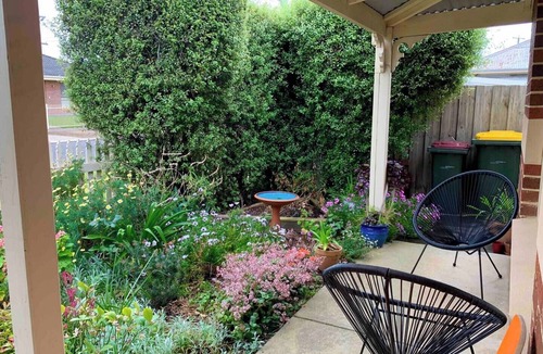 Manifold Heights House | Beautiful quiet home, Geelong West cafes – for families, LGBT guests, pets