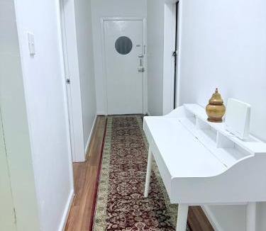 Kingsgrove House | Beautiful Room with Private Bathroom - Prime Location & Close to Shops