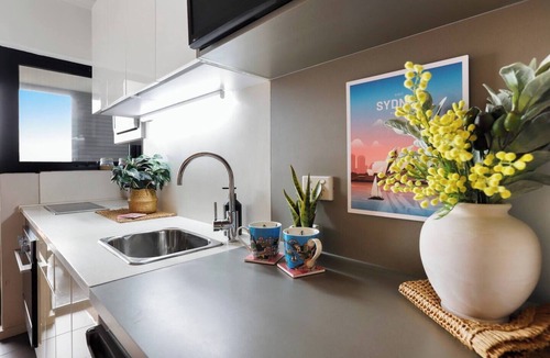 Randwick Apartment | Beautiful Studio with City Views in Randwick