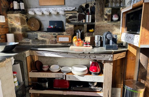 Upper Wakefield Villa | Bed In A Shed Suite – Intimate Artisan Stay