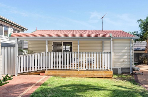 Bedford Villa | Bedford Oasis | Modern, Parking Near CBD & Airport