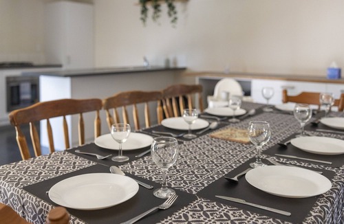 Midvale Bed & Breakfast | Bedroom 3: Free WIFI, 2 Single Beds, Ceiling Fan