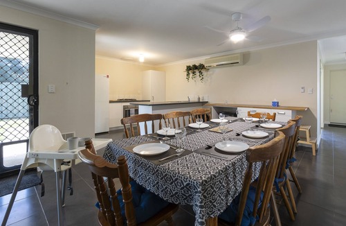 Midvale Bed & Breakfast | Bedroom 3: Free WIFI, 2 Single Beds, Ceiling Fan