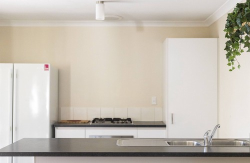 Midvale Bed & Breakfast | Bedroom 3: Free WIFI, 2 Single Beds, Ceiling Fan
