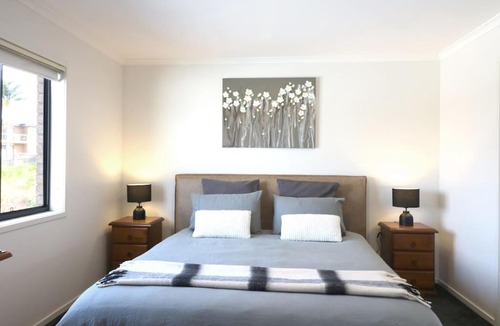 Merimbula Apartment | Beech Break - 3 bedroom pet friendly apartment