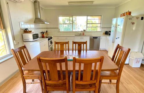 Kingscote House | BeeJays Family Getaway
