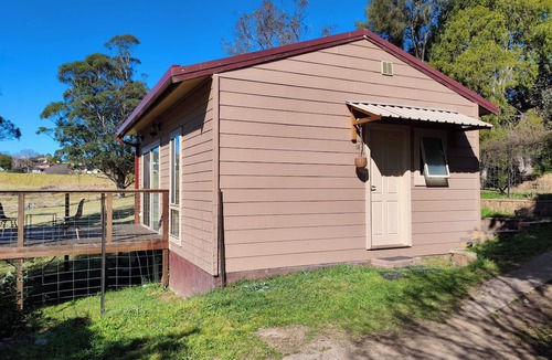 Bega Cottage | Bega Cottage, private space overlooking farm land 5 min walk to shops and cafes