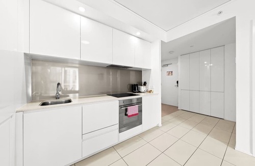 Bowen Hills Apartment | Belise - Executive 18th Floor Apt in Bowen Hills