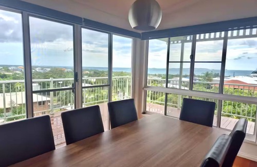 Barlows Hill House | Bella Breeze - Ocean Views, Spa & Air Condtioned