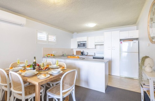 Shoal Bay Apartment | Bella Vista, 8-19 Shoal Bay Rd - views, air con and Wi-Fi