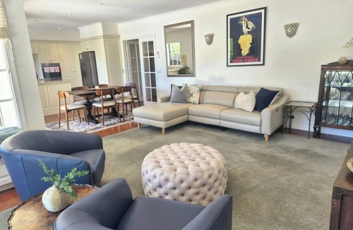 Torquay House | Bella Vista Retreat With Pool, 950m to Beach