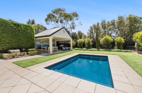 Torquay House | Bella Vista Retreat With Pool 950m to Beach