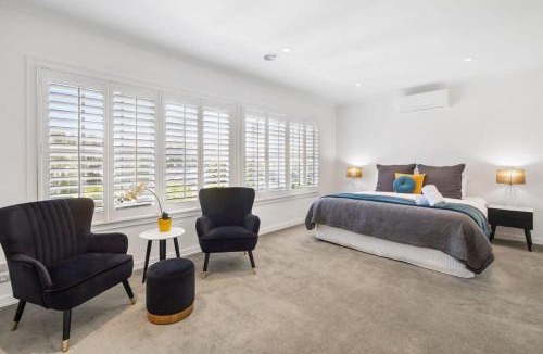 Torquay House | Bella Vista Retreat With Pool 950m to Beach