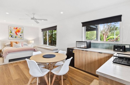 Lorne House | Bella Vita - Stylish 4-bedroom holiday home in Lorne