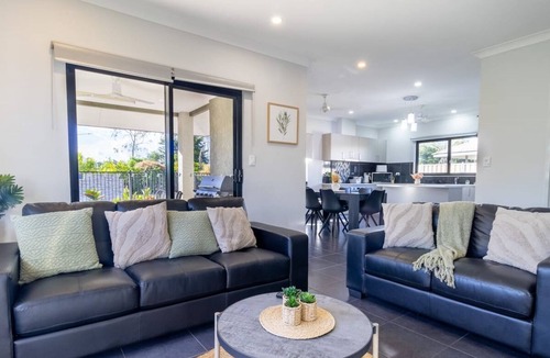 Bellamack House | Bellamack Beauty | Pool and Pergola | 3 Bed 2 Bath by Tropical BNB
