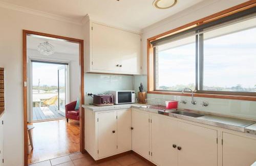Portarlington House | Bellarine Bungalow - Bay Breezes & Wineries Galore
