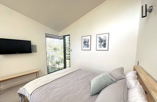 Bar Point House | Bellbird Bar Point *Boat Access ONLY*