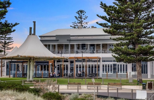 West Lakes House | Belle Escapes - Golf Villa by the Sea