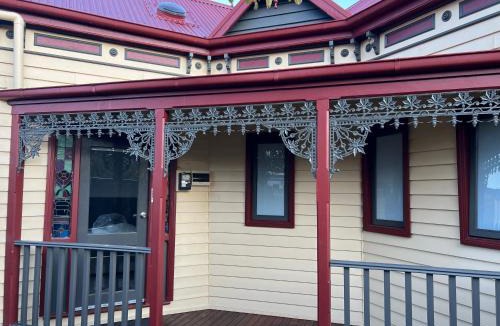 Golden Square Hotel | BENDIGO BOTANIC MOTEL- Oil Friendly Price