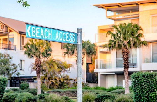Hawks Nest Apartment | Bennett’s by the Beach - Direct beach access – footsteps away