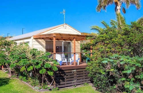 Bermagui House | Bermagui Bay Beach House - Bungalow. Pet friendly in the heart of town.