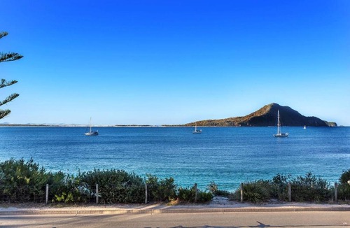 Shoal Bay Apartment | Berrigal 4 Beachfront