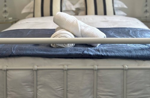 Bowral Cottage | Berwyn Cottage Bowral, cosy and inviting, 1 minute walk to Bowral central.