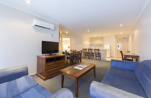 Dickson Hotel | Best Western Plus Canberra Central Apartments