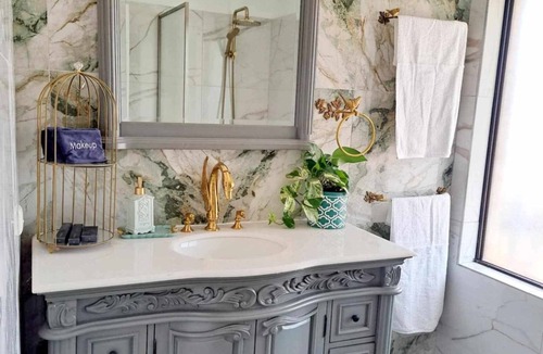 York House | Betty’s Mountain Cottage