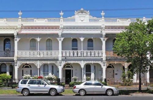 Middle Park Apartment | Big A1 Art Deco Apt. + stunning city & beach views